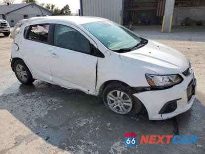 Czwarte zdjęcie samochodu z boku: 2020 CHEVROLET SONIC VIN:1G1JG6SB8L4116988 - miniatura