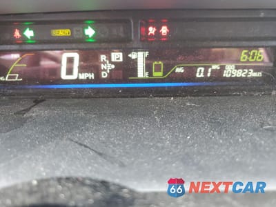 Zdjęcie 9 z 14 samochodu: 2017 TOYOTA PRIUS V VIN:JTDZN3EUXHJ069578 - miniatura