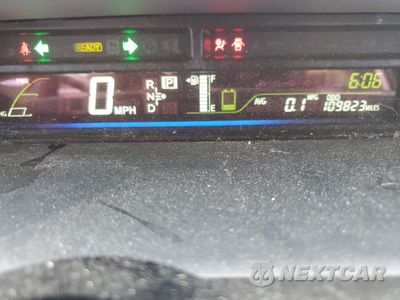 Zdjęcie 9 z 14 samochodu: 2017 TOYOTA PRIUS V VIN:JTDZN3EUXHJ069578 - miniatura