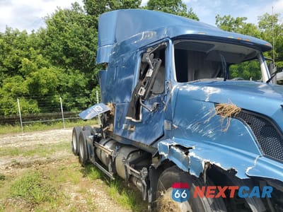 Zdjęcie 9 z 10 samochodu: 2012 VOLVO VNL SEMI TRUCK VIN:4V4NC9EG2CN536998 - miniatura