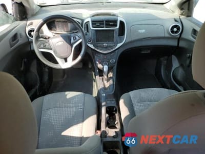 Zdjęcie 8 z 13 samochodu: 2020 CHEVROLET SONIC VIN:1G1JG6SB8L4116988 - miniatura