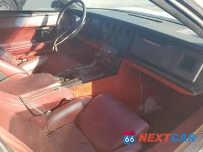 Zdjęcie 8 z 12 samochodu: 1984 CHEVROLET CORVETTE VIN:1G1AY0785E5111879 - miniatura