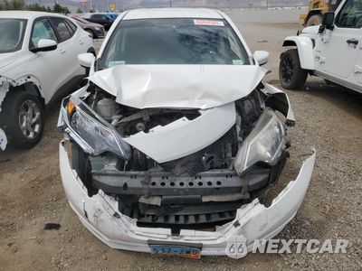 Piąte zdjęcie samochodu w środku: 2019 NISSAN VERSA NOTE S VIN:3N1CE2CP7KL355856 - miniatura