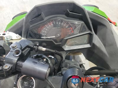 Zdjęcie 7 z 9 samochodu: 2014 KAWASAKI EX300 A VIN:JKAEX8A15EA003995 - miniatura