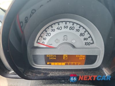 Zdjęcie 9 z 15 samochodu: 2015 SMART FORTWO PURE VIN:WMEEJ3BA6FK817255 - miniatura