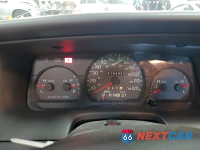 Zdjęcie 9 z 12 samochodu: 2005 MERCURY GRAND MARQUIS LS VIN:2MEHM75W05X648913 - miniatura