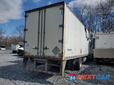 Czwarte zdjęcie samochodu z boku: 2020 FREIGHTLINER CASCADIA 116 VIN:1FVAHNDV6LLKY5942 - miniatura
