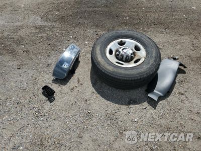 Zdjęcie 13 z 14 samochodu: 2023 GMC SAVANA G2500 VIN:1GTW7AFP4P1173900 - miniatura
