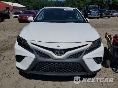 Piąte zdjęcie samochodu w środku: 2019 TOYOTA CAMRY L VIN:4T1B11HK0KU755951 - miniatura