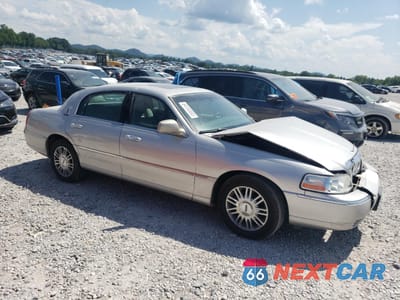 Czwarte zdjęcie samochodu z boku: 2007 LINCOLN TOWN CAR SIGNATURE LIMITED VIN:1LNHM82V67Y626240 - miniatura
