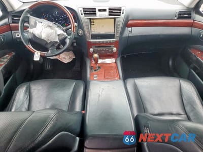 Zdjęcie 8 z 12 samochodu: 2011 LEXUS LS 460 VIN:JTHBL5EF7B5106573 - miniatura