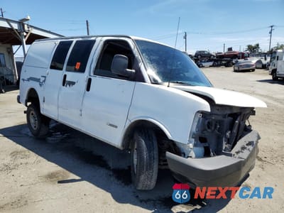 Czwarte zdjęcie samochodu z boku: 2005 CHEVROLET EXPRESS G2500 VIN:1GCGG25V451252281 - miniatura