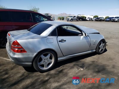 Trzecie zdjęcie samochodu z tyłu: 2000 MERCEDES-BENZ SLK 230 KOMPRESSOR VIN:WDBKK47F5YF160614 - miniatura