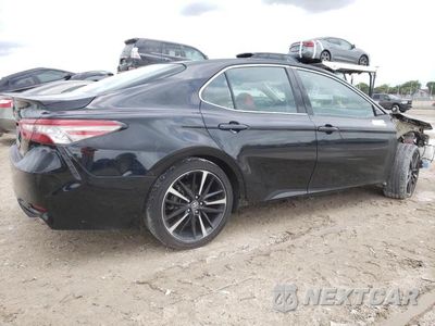 Trzecie zdjęcie samochodu z tyłu: 2018 TOYOTA CAMRY XSE VIN:4T1B61HK1JU054478 - miniatura