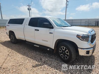Czwarte zdjęcie samochodu z boku: 2020 TOYOTA TUNDRA DOUBLE CAB SR VIN:5TFCY5F13LX025845 - miniatura