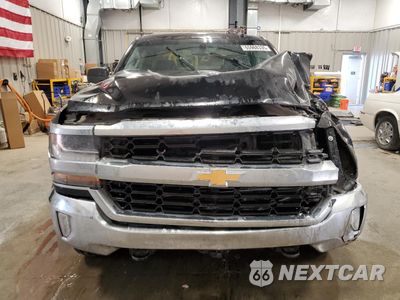 Piąte zdjęcie samochodu w środku: 2017 CHEVROLET SILVERADO K1500 LT VIN:1GCVKREC9HZ323235 - miniatura