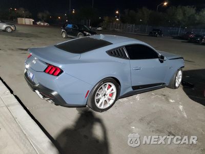 Trzecie zdjęcie samochodu z tyłu: 2024 FORD MUSTANG GT VIN:1FA6P8CF7R5435673 - miniatura