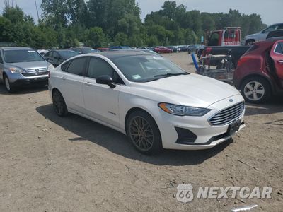 Czwarte zdjęcie samochodu z boku: 2019 FORD FUSION SE VIN:3FA6P0LU4KR206273 - miniatura