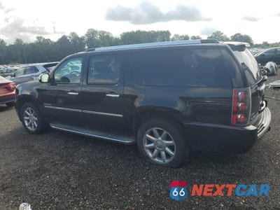 Trzecie zdjęcie samochodu z tyłu: 2010 GMC YUKON XL DENALI VIN:1GKUKMEF3AR151142 - miniatura