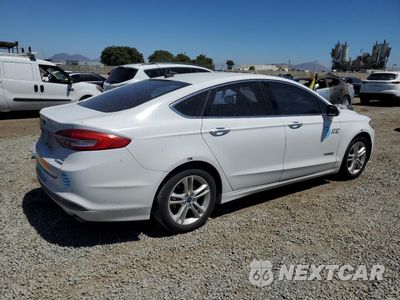 Trzecie zdjęcie samochodu z tyłu: 2018 FORD FUSION SE HYBRID VIN:3FA6P0LU6JR118677 - miniatura