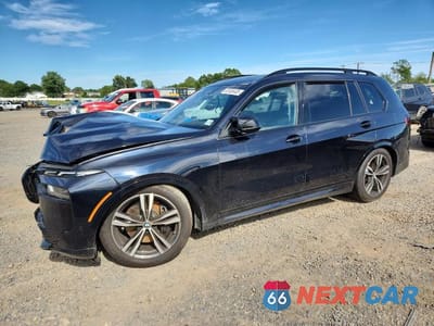 2025 BMW X7 M60I 5UX33EM07S9X73329 - główne zdjęcie licytacji z USA - miniatura