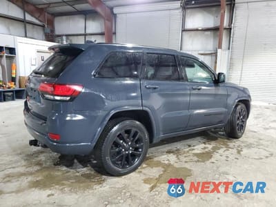 Trzecie zdjęcie samochodu z tyłu: 2018 JEEP GRAND CHEROKEE LAREDO VIN:1C4RJFAG2JC244302 - miniatura