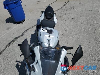 Piąte zdjęcie samochodu w środku: 2025 KAWASAKI ZX400 S VIN:ML5ZXCS11SDA39912 - miniatura