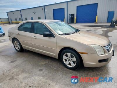 Czwarte zdjęcie samochodu z boku: 2006 FORD FUSION SE VIN:3FAFP07156R108245 - miniatura