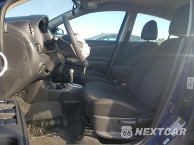 Zdjęcie 7 z 14 samochodu: 2018 NISSAN VERSA S VIN:3N1CN7AP2JL885425 - miniatura