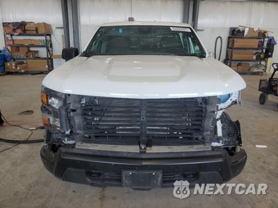 Piąte zdjęcie samochodu w środku: 2024 CHEVROLET SILVERADO K1500 VIN:1GCPDAEK8RZ358216 - miniatura