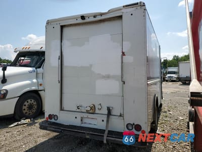 Trzecie zdjęcie samochodu z tyłu: 2021 FORD ECONOLINE E450 SUPER DUTY COMMERCIAL STRIPPED CHASSIS VIN:1FC4E4KN7MDC06997 - miniatura