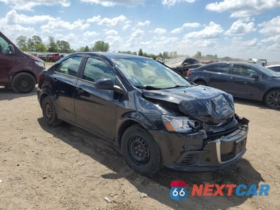 Czwarte zdjęcie samochodu z boku: 2018 CHEVROLET SONIC LS VIN:1G1JA5SH4J4131064 - miniatura