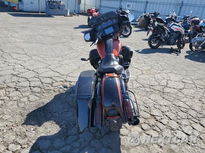 Czwarte zdjęcie samochodu z boku: 2017 HARLEY-DAVIDSON FLHXSE CVO STREET GLIDE VIN:1HD1PXF38HB956061 - miniatura