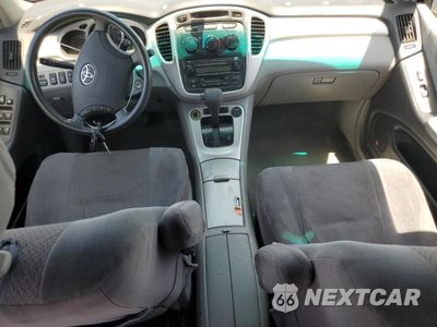 Zdjęcie 8 z 12 samochodu: 2004 TOYOTA HIGHLANDER BASE VIN:JTEDP21A640032629 - miniatura