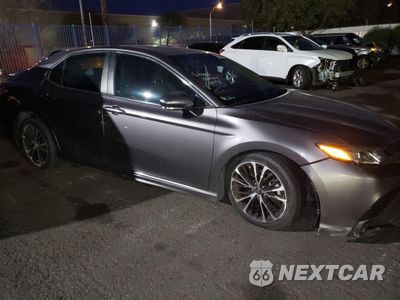 Czwarte zdjęcie samochodu z boku: 2018 TOYOTA CAMRY L VIN:4T1B11HK1JU016778 - miniatura