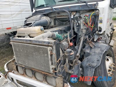 Zdjęcie 7 z 10 samochodu: 2008 VOLVO VNM SEMI TRUCK VIN:4V4MC9GF28N487616 - miniatura