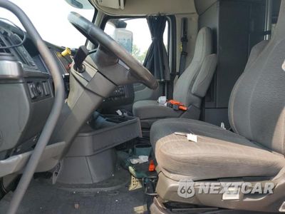 Piąte zdjęcie samochodu w środku: 2024 VOLVO VNL SEMI TRUCK VIN:4V4NC9EH7RN634992 - miniatura