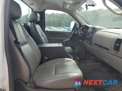 Zdjęcie 10 z 12 samochodu: 2014 CHEVROLET SILVERADO C3500 VIN:1GB3CZCG4EF155984 - miniatura