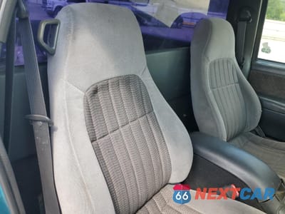 Zdjęcie 10 z 14 samochodu: 1994 GMC SONOMA VIN:1GTCS14Z6R8504220 - miniatura