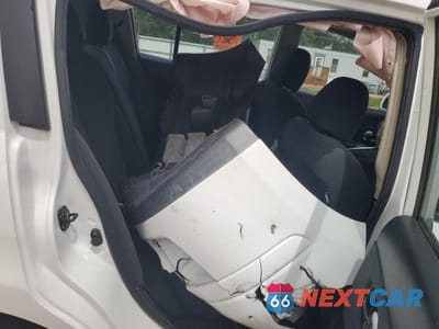 Zdjęcie 10 z 12 samochodu: 2011 NISSAN VERSA VIN:3N1BC1CP5BL512196 - miniatura