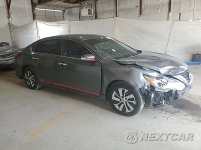 Czwarte zdjęcie samochodu z boku: 2018 NISSAN ALTIMA 2.5 VIN:1N4AL3AP0JC144016 - miniatura