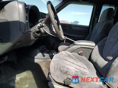 Zdjęcie 7 z 15 samochodu: 1999 GMC SONOMA VIN:1GTCS19X1X8521320 - miniatura
