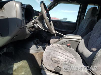 Zdjęcie 7 z 15 samochodu: 1999 GMC SONOMA VIN:1GTCS19X1X8521320 - miniatura