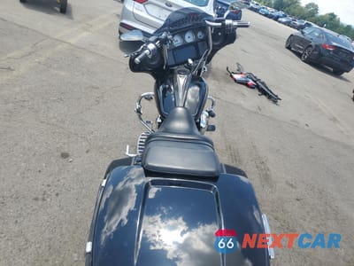 Zdjęcie 6 z 10 samochodu: 2014 HARLEY-DAVIDSON FLHXS STREET GLIDE SPECIAL VIN:1HD1KRM16EB695407 - miniatura