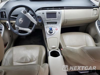Zdjęcie 8 z 12 samochodu: 2013 TOYOTA PRIUS VIN:JTDKN3DU3D5669980 - miniatura