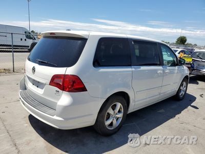 Trzecie zdjęcie samochodu z tyłu: 2010 VOLKSWAGEN ROUTAN SE VIN:2V4RW3D15AR236778 - miniatura