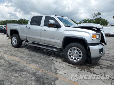 Czwarte zdjęcie samochodu z boku: 2019 GMC SIERRA K2500 DENALI VIN:1GT12SEY0KF151588 - miniatura