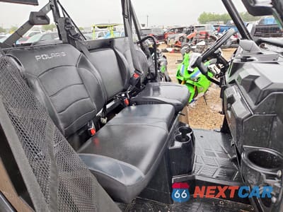 Piąte zdjęcie samochodu w środku: 2023 POLARIS RANGER CREW XP 1000 PREMIUM VIN:4XARSE990P8442862 - miniatura
