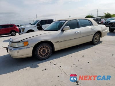 1999 LINCOLN TOWN CAR CARTIER 1LNHM83W0XY607285 - główne zdjęcie licytacji z USA - miniatura