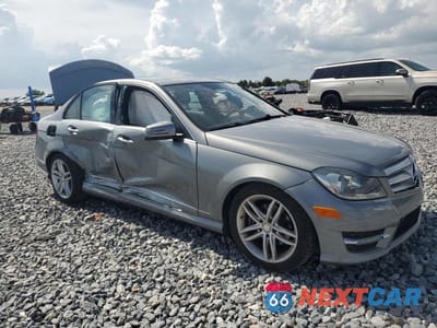 Czwarte zdjęcie samochodu z boku: 2013 MERCEDES-BENZ C 250 VIN:WDDGF4HB6DR264552 - miniatura